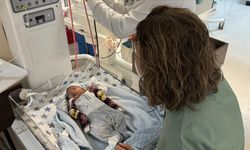 Mustafa bebek anne karnında yapılan kan nakilleriyle yaşama tutundu