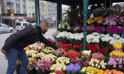 Çiçekçilerde 14 Şubat Sevgililer Günü yoğunluğu yaşanıyor