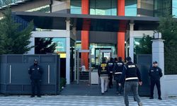 İzmir'de nitelikli dolandırıcılık iddiasıyla 30 zanlı hakkında gözaltı kararı verildi