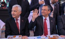 CHP Genel Başkanı Özgür Özel, İzmir'de iftar programına katıldı