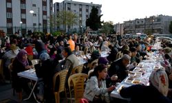 Kuşadası Belediyesi'nden 15 bin kişilik iftar yemeği
