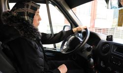 4 çocuk annesi dolmuş şoförlüğü yaparak aile ekonomisine katkı sağlıyor