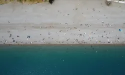 Antalya'da vatandaşların güzel havada sahil keyfi