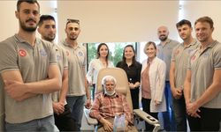 Arkas Spor Başantrenörü Hoag ve voleybolcular, onkoloji hastalarını ziyaret etti