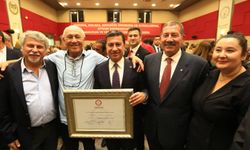 Muğla Büyükşehir Belediye Başkanı Aras, mazbatasını aldı
