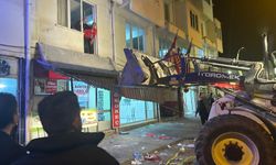 Tavas'ta CHP binasında balkonun çökmesi sonucu 18 kişi yaralandı