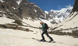 Cilo Dağları'nın eteğinde mayıs ortasında kayak yaptılar