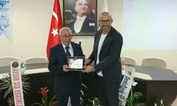 50nci yıl onur plaketini oğlu Zencirci’nin elinden aldı
