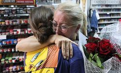 Kazada ölen oğlunun arkadaşları Anneler Günü sürprizi yaptı