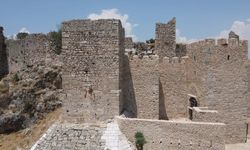 Beçin Antik Kenti'ndeki kale duvarları ve burçlar ayağa kaldırılıyor