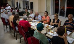 Başkan Ömer Günel Davutlar Cemevi'nde Matem orucu açma yemeğine katıldı