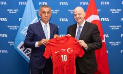 TFF Başkanı Hacıosmanoğlu, FIFA Başkanı Infantino ile Paris'te bir araya geldi