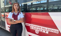 İzmir'de belediye otobüsünde çıkan yangını kadın şoför söndürdü