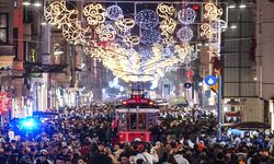 Taksim Meydanı ve İstiklal Caddesi'nde yılbaşı yoğunluğu