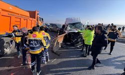 İki ayrı zincirleme trafik kazasında 2 kişi öldü, 15 kişi yaralandı