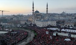 Filistin'e destek için on binlerce kişinin Galata Köprüsü'ne yürüyüşü başladı