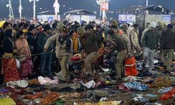 Hindistan'da Maha Kumbh festivalinde çıkan izdihamda ilk belirlemelere göre 10 kişi öldü