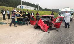 2 otomobille motosikletin çarpıştığı kazada 3 kişi öldü
