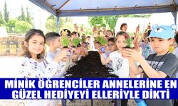 Minik öğrenciler annelerine en güzel hediyeyi elleriyle dikti
