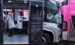 Beylikdüzü'nde 2 metrobüsün çarpıştığı kazada 1 kişi öldü, 20 kişi yaralandı