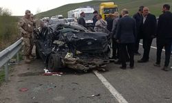 Otomobilin minibüse çarptığı kazada 2 kişi hayatını kaybetti, 8 kişi yaralandı