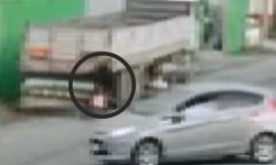Otomobile çarpmamak için canından olmuş!
