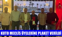 KUTO meclis üyelerine plaket verildi