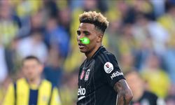 Fenerbahçe-Beşiktaş derbisinde futbolcuya lazer tutan taraftara spordan men cezası