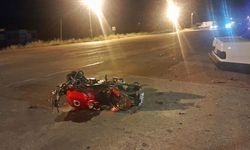 Otomobille çarpışan motosikletin sürücüsü öldü