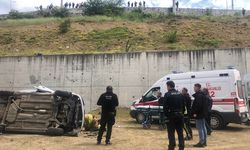 Şarampole devrilen otomobildeki 2 kişi yaralandı!
