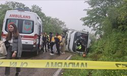 Öğrencileri taşıyan otobüs kaza yaptı: 18 yaralı