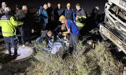 Devrilen tırdaki 1 kişi öldü, 1 kişi yaralandı