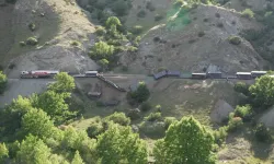 Yük treninin 5 vagonu raydan çıktı