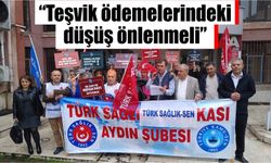 Aydın’da sağlık çalışanlarından yağmur altında eylem