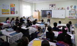 Ara tatil bitti, öğrenciler yeniden sınıflara dönüyor