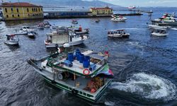 İzmir'de Filistin ile Küresel Sumud Filosu'na denizden destek