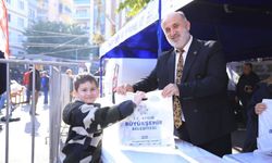 Ata Tohumları İncirliova Cumhuriyet Meydanı’nda üreticiyle buluştu