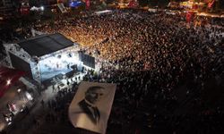 Didim’de Cumhuriyet coşkusu: Binlerce kişi meydanı doldurdu