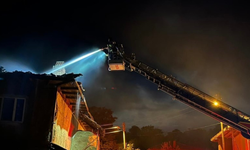 Yıldırım Düşen Evin Çatısında Çıkan Yangın Söndürüldü