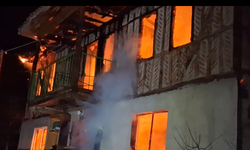 Ahşap ev küle döndü