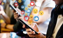 Türkiye'de sosyal medya kullanımına yaş sınırı geliyor! Bakan Göktaş açıkladı