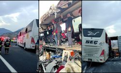 Yolcu otobüsü tıra çarptı: 7 ölü, 11 yaralı