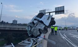 İş makinesi vüyadükten düştü: 3 yaralı