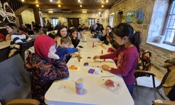 Kuklalar sahne aldı, minikler hayal dünyasına daldı