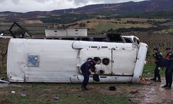 Midibüs devrildi: 25 kişi yaralandı