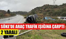 Söke’de araç trafik ışığına çarptı 2 yaralı