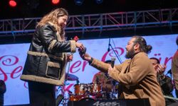 Kuşadası’nda Sevgililer Günü’nde evlenme teklifi