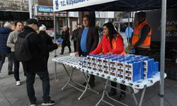 Kuşadası Belediyesi’nden kandil simidi ikramı