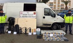 Terk edilen araçtan 27 düzensiz göçmen çıktı