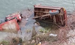 Traktör nehre devrildi: 1 ölü, 1 yaralı